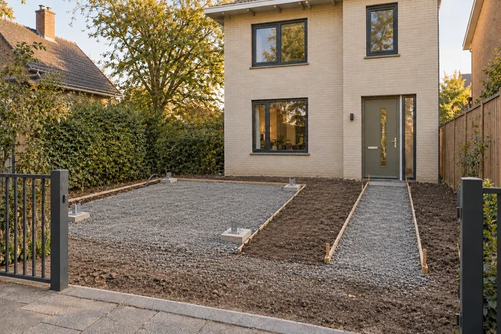 Bicycle-storage entry garden: Base works