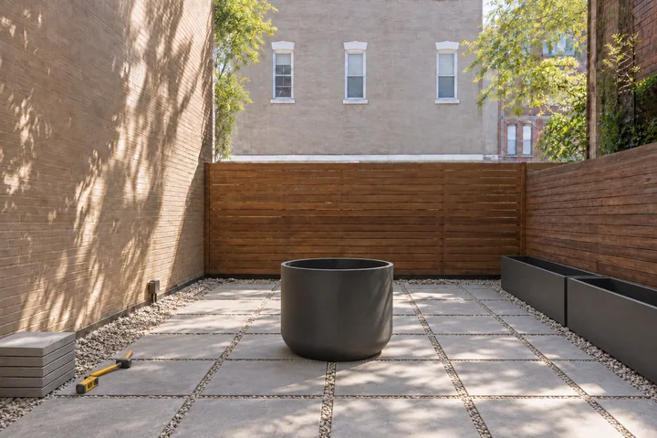 Container shade courtyard: Structures and surfaces