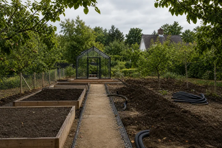 Greenhouse rain garden property: Base works