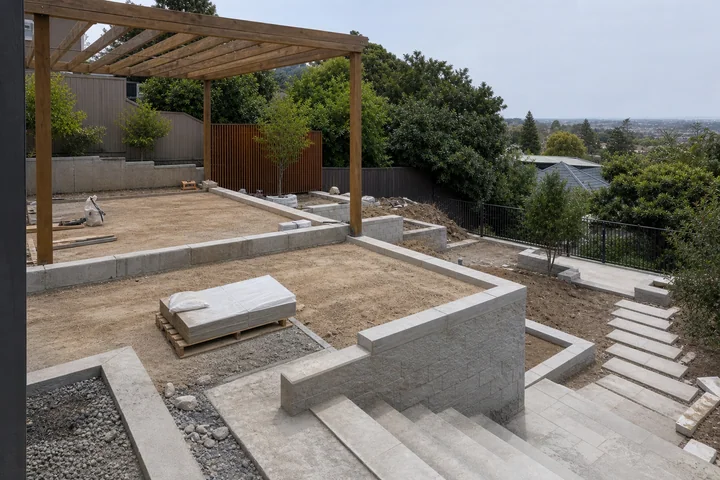 Sloped terrace backyard: Structures and surfaces