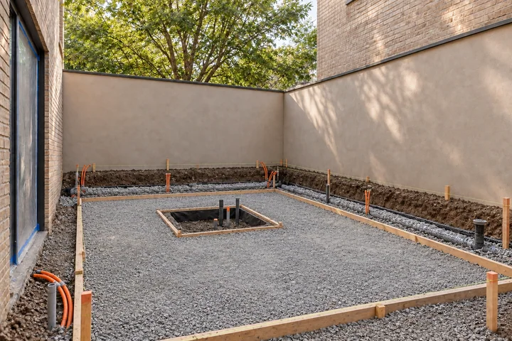 Urban courtyard garden: Base works